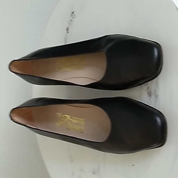 Salvatore Ferragamo Shoes - SALVATORE FERRAGAMO black Leather Square-Toe Pumps